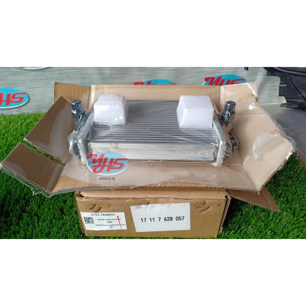 NEW BMW F30 F31 LCI small Radiator coolant thumbnail