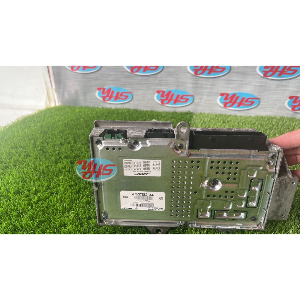 USED Porsche Caynne Paramera Macan amplifier thumbnail