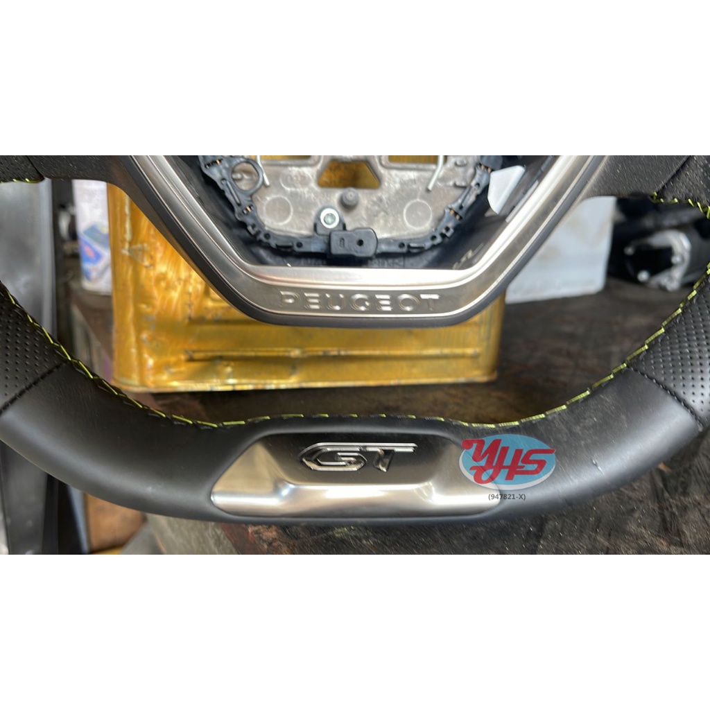 NEW Peugeot GT steering wheel thumbnail