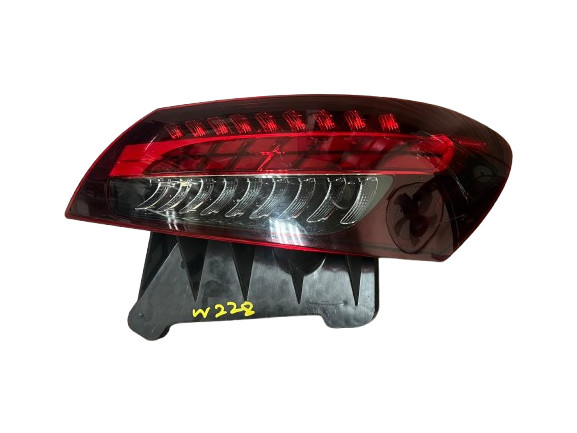 USED ORI MERCEDES W213 LCI NEW FACELIFT 2017-2022 REAR TAIL LAMP RH LH (RH)