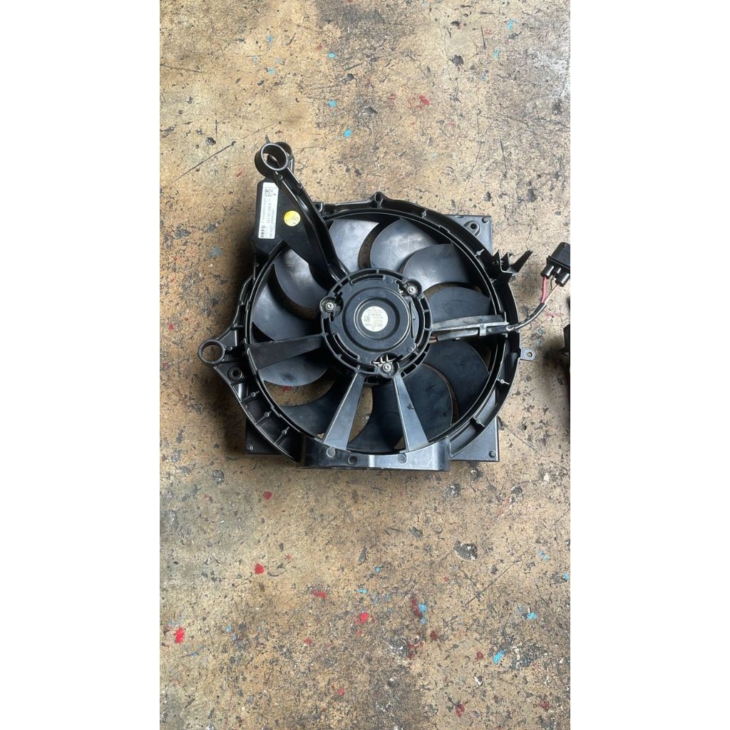USED ORI PORSSCHER TRCAN 9J1 AUTO FAN thumbnail