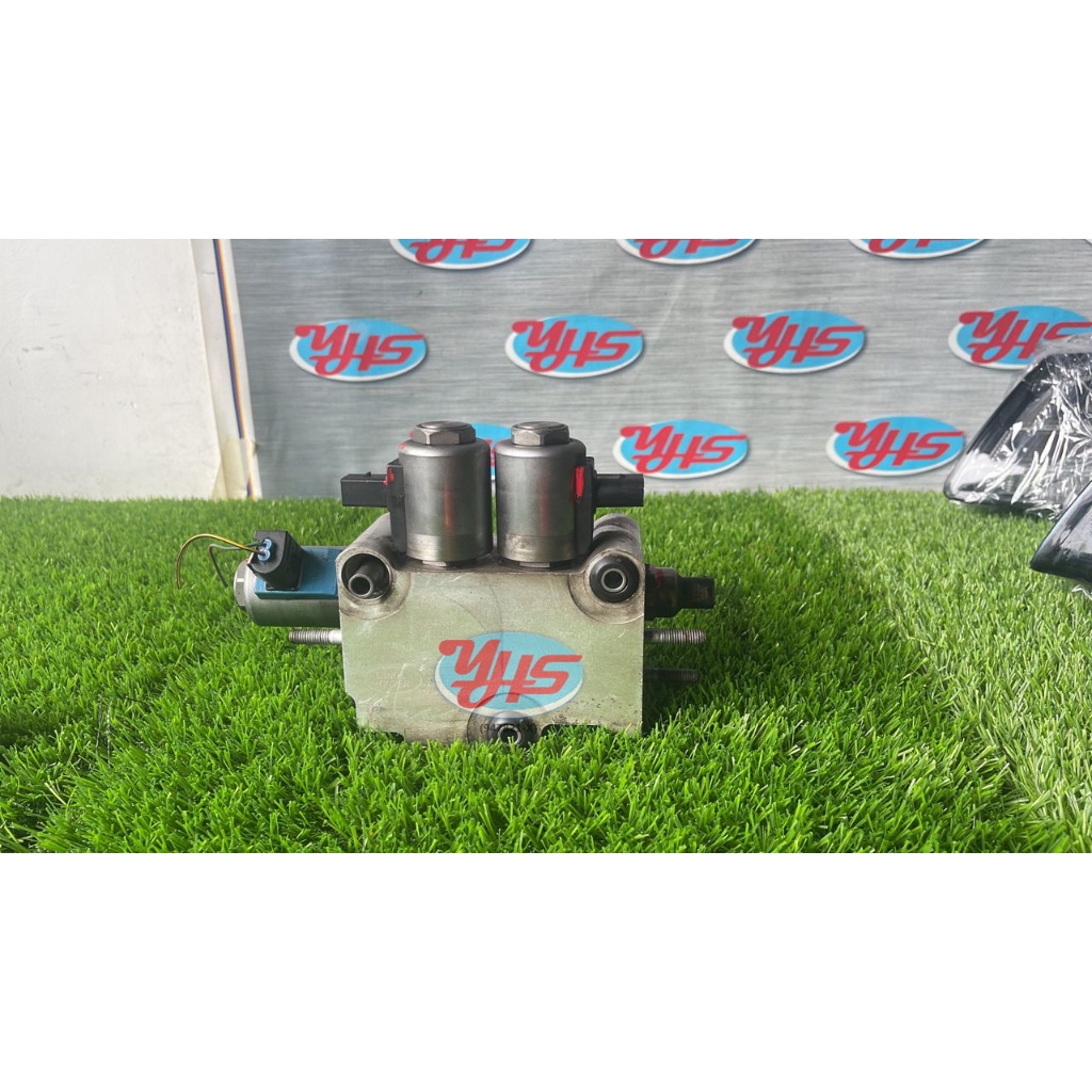 RANGE ROVER AIR SUSPENSION ANTI ROLL VALVE BLOCK Land Rover LR320 air suppression antilobar Valve block 5H32-5E487-BC thumbnail