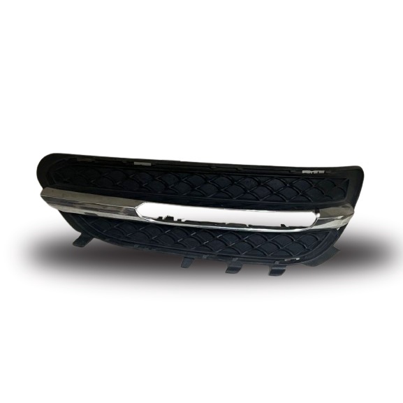 USED ORI MERCEDES W212 2013-2016 FOG LAMP GRILL RH LH (LH) thumbnail