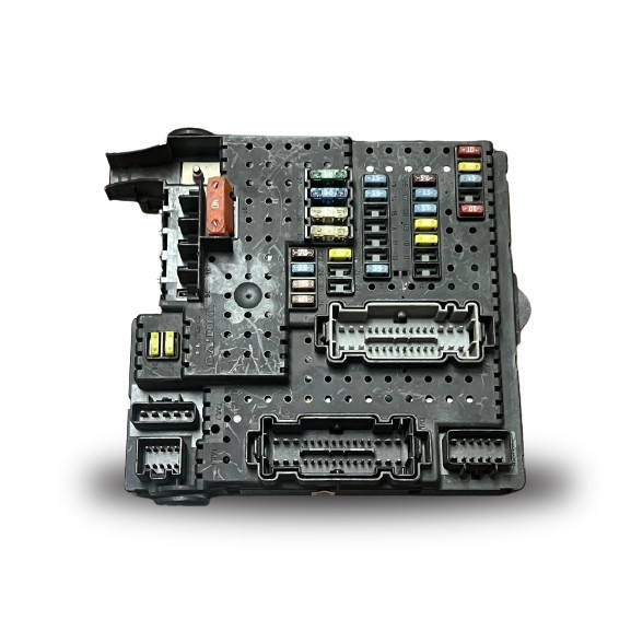 USED ORI VOLVO V70 XC90 S80 2006-2010 REAR FUSE BOX CONTROL MODULE thumbnail