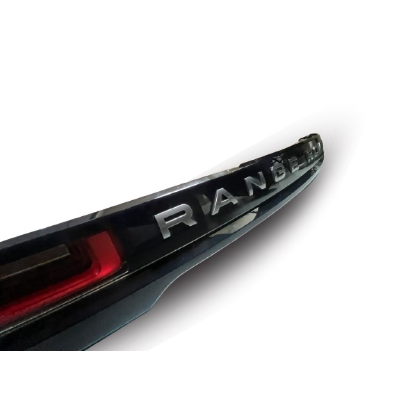USED ORI RANGE ROVER VELAR 2015/2022 CENTER LED TAIL LIGHT thumbnail